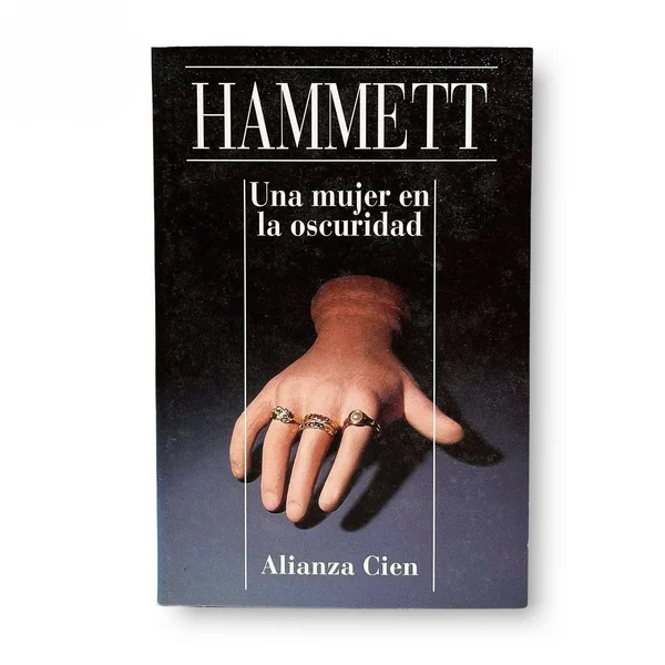 Una mujer en la oscuridad